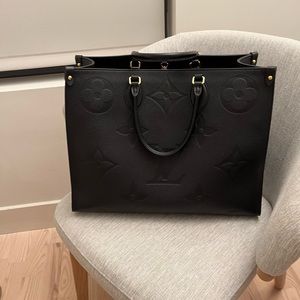 💯 Aunthentic Louis Vuitton “ONTHEGO” MM bag. Excellent  Condition. ⭐️⭐️⭐️⭐️⭐️